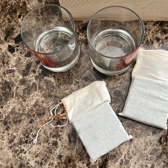 NWOT - Game of Thrones Bar Glass Gift Set - Picture 4 of 8